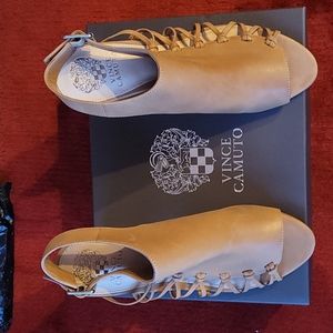 Vince Camuto VC-Ankara  dirty brown tulum. Size 10M, 3inches shoes.